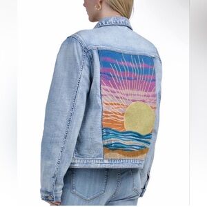 Driftwood Summer Solstice Medium Wash Denim Trucker Jacket NWT Size Medium